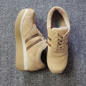 AquaGirl Size 7 Suede Chunky Platform Sneaker Lace Up Tan stripe Athleisure NEW